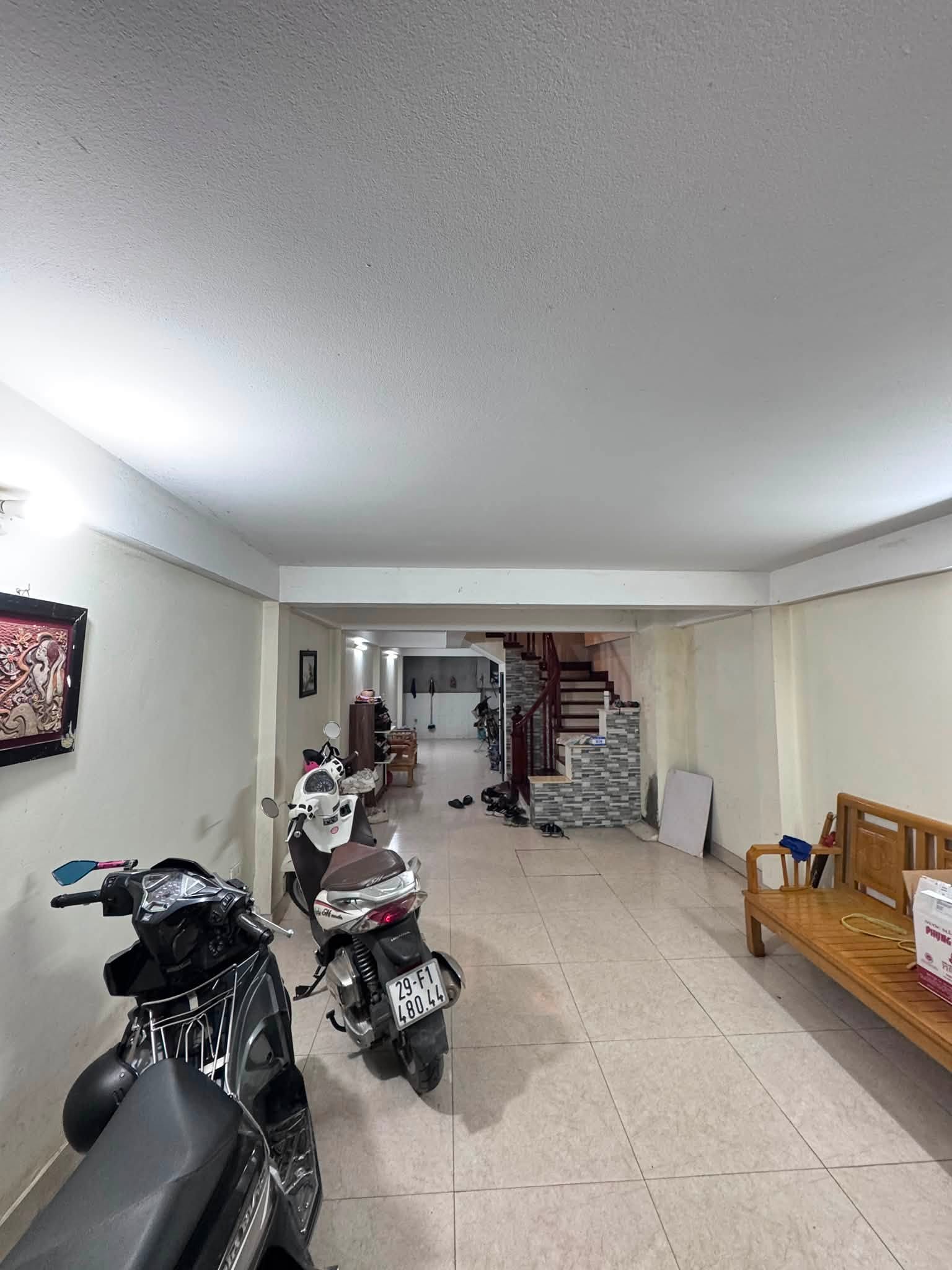 Bán Nhà Nhật Chiêu Tây Hồ 57m2 5 Tầng Gara Sát Mặt Hồ